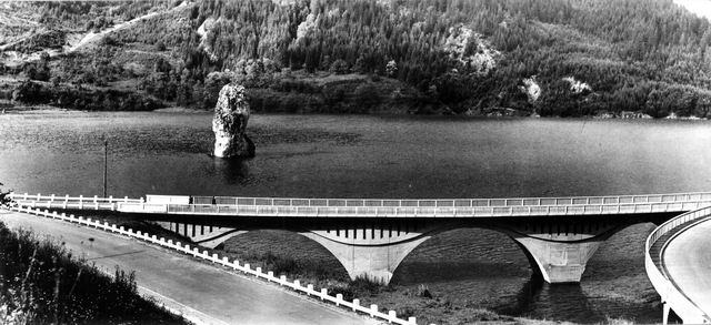 172 - Valea Bistritei la Piatra Teiului